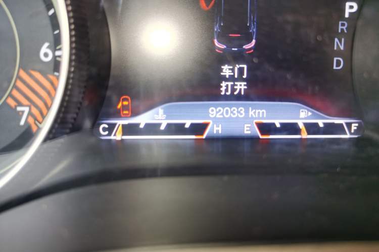 Used Jeep Cherokee 2014 2.4L Luxury Edition Odometer Close Up
