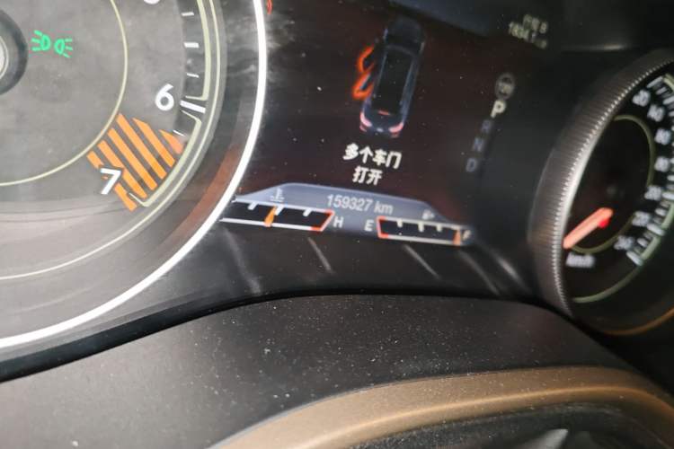 Used Jeep Cherokee 2014 2.4L Luxury Edition Odometer Close Up