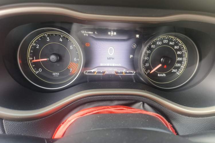 Used Jeep Cherokee 2014 2.4L Luxury Edition Odometer Close Up