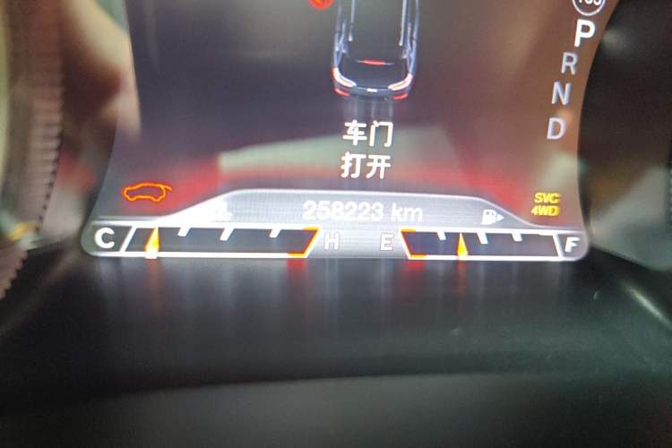 Used Jeep Cherokee 2014 2.4L Luxury Edition Odometer Close Up