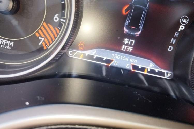 Used Jeep Cherokee 2014 2.4L Luxury Edition Odometer Close Up