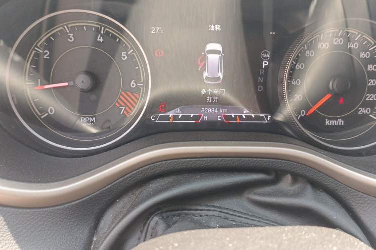 Used Jeep Cherokee 2014 2.4L Urban Edition Odometer Close Up