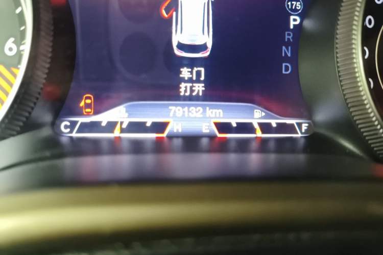 Used Jeep Cherokee 2014 2.4L Urban Edition Odometer Close Up