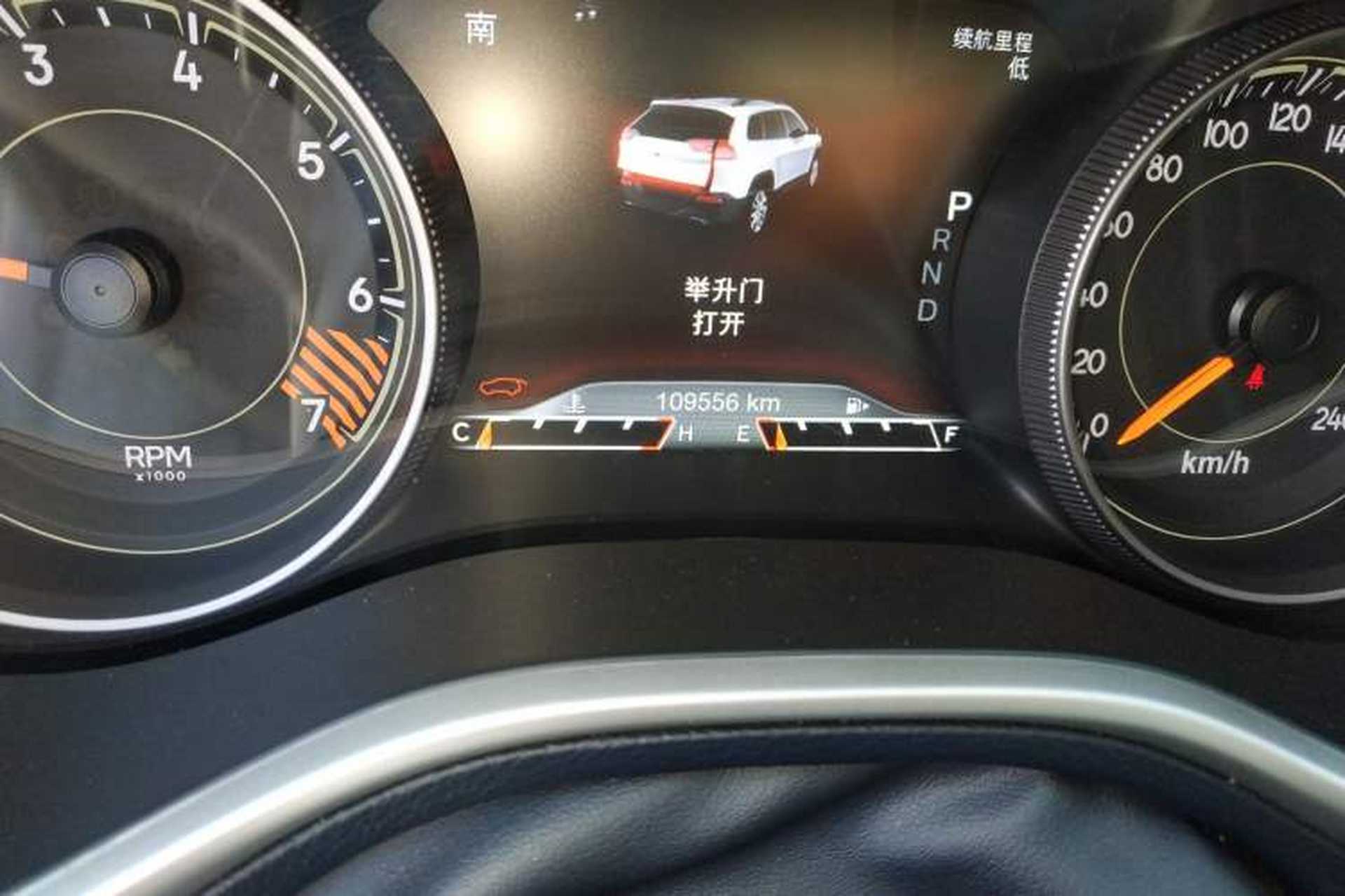 Used Jeep Cherokee 2014 2.4L Luxury Edition Odometer Close Up