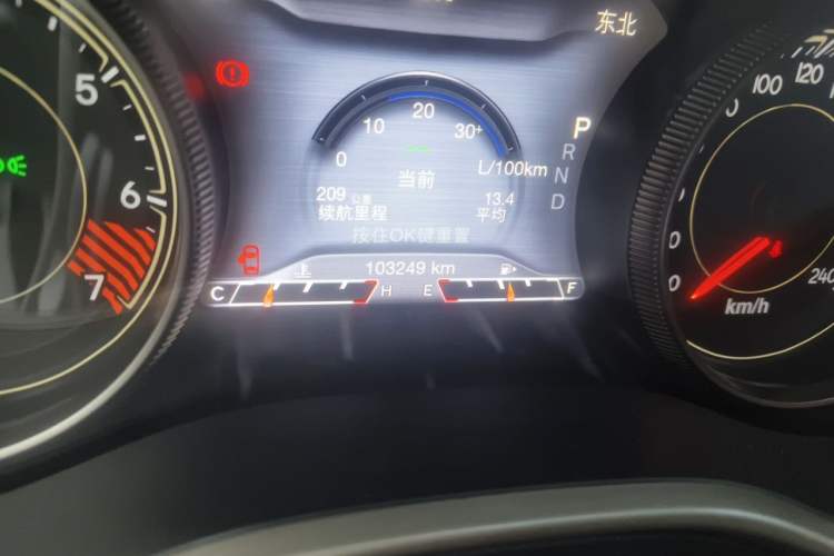Used Jeep Cherokee 2014 2.4L Luxury Edition Odometer Close Up