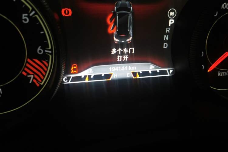 Used Jeep Cherokee 2014 2.4L Luxury Edition Odometer Close Up