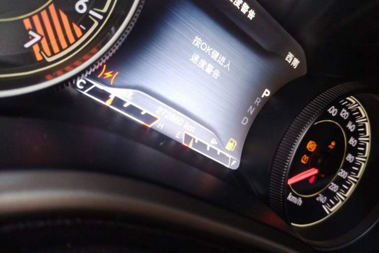 Used Jeep Cherokee 2014 2.4L Luxury Edition Odometer Close Up