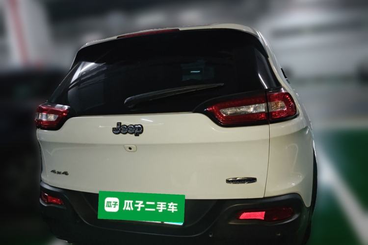 Used Jeep Cherokee 2014 2.4L Luxury Edition Rear