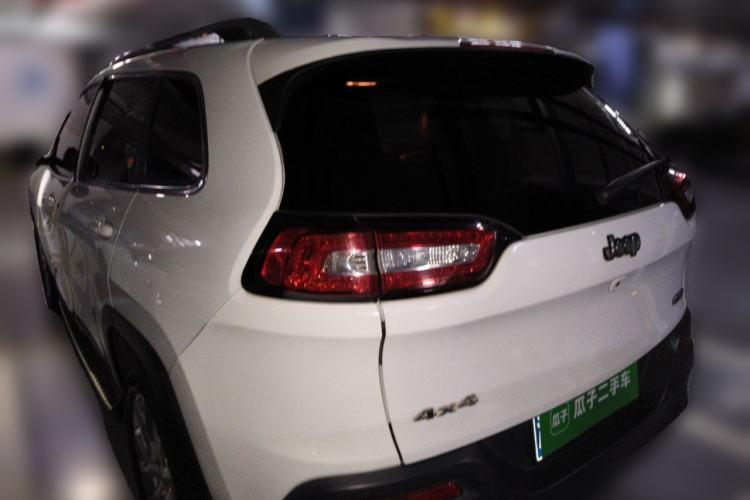 Used Jeep Cherokee 2014 2.4L Luxury Edition Rear Left 45 Deg
