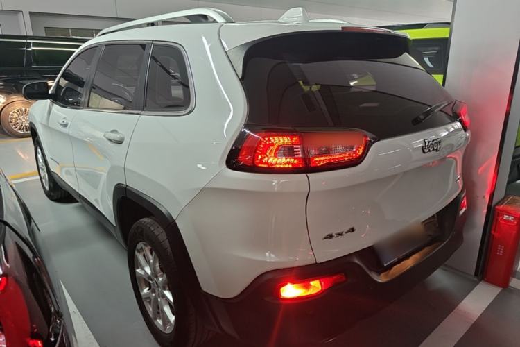 Used Jeep Cherokee 2014 2.4L Urban Edition Rear Left 45 Deg