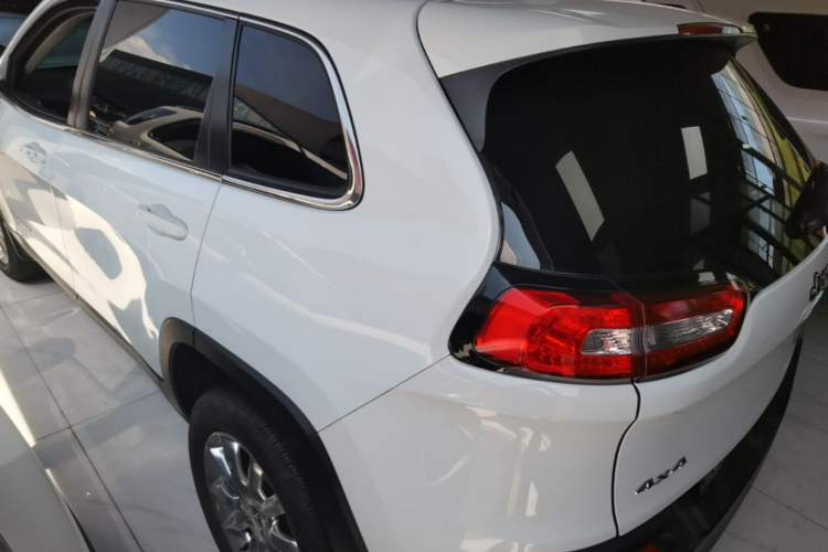 Used Jeep Cherokee 2014 2.4L Elite Edition Rear Left 45 Deg