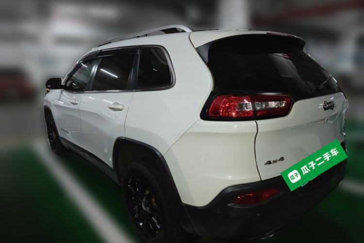 Used Jeep Cherokee 2014 2.4L Luxury Edition Rear Left 45 Deg