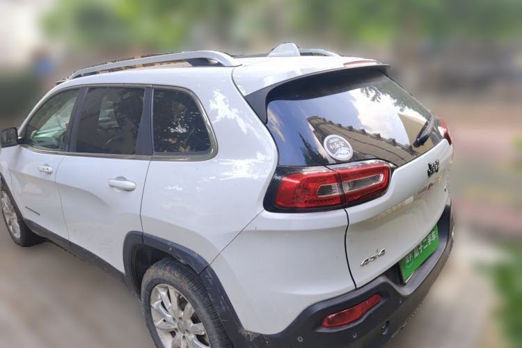 Used Jeep Cherokee 2014 2.4L Luxury Edition Rear Left 45 Deg