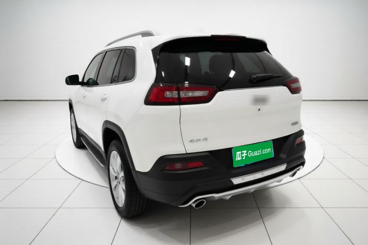 Used Jeep Cherokee 2014 2.4L Luxury Edition Rear Left 45 Deg