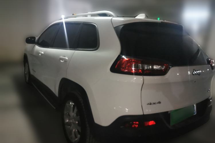 Used Jeep Cherokee 2014 2.4L Luxury Edition Rear Left 45 Deg