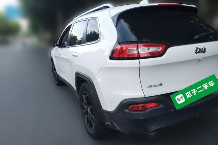 Used Jeep Cherokee 2014 2.4L Luxury Edition Rear Left 45 Deg