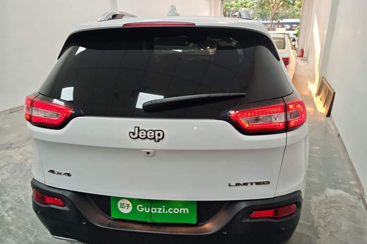 Used Jeep Cherokee 2014 2.4L Elite Edition Rear