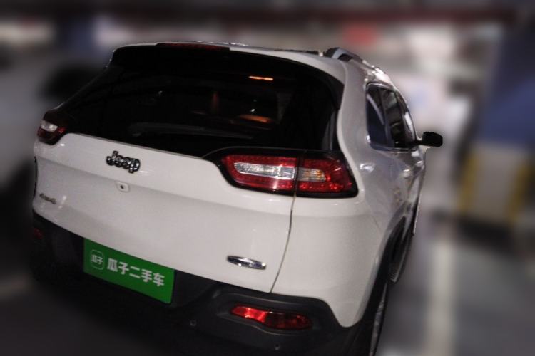 Used Jeep Cherokee 2014 2.4L Luxury Edition Rear Right 45 Deg