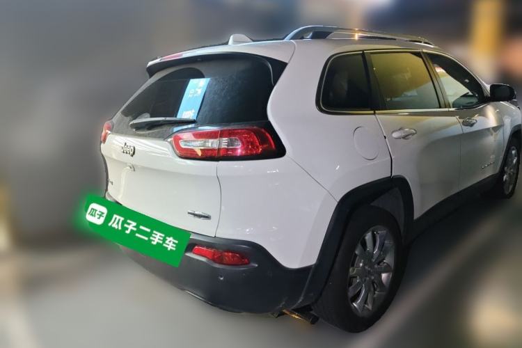 Used Jeep Cherokee 2014 2.4L Luxury Edition Rear Right 45 Deg