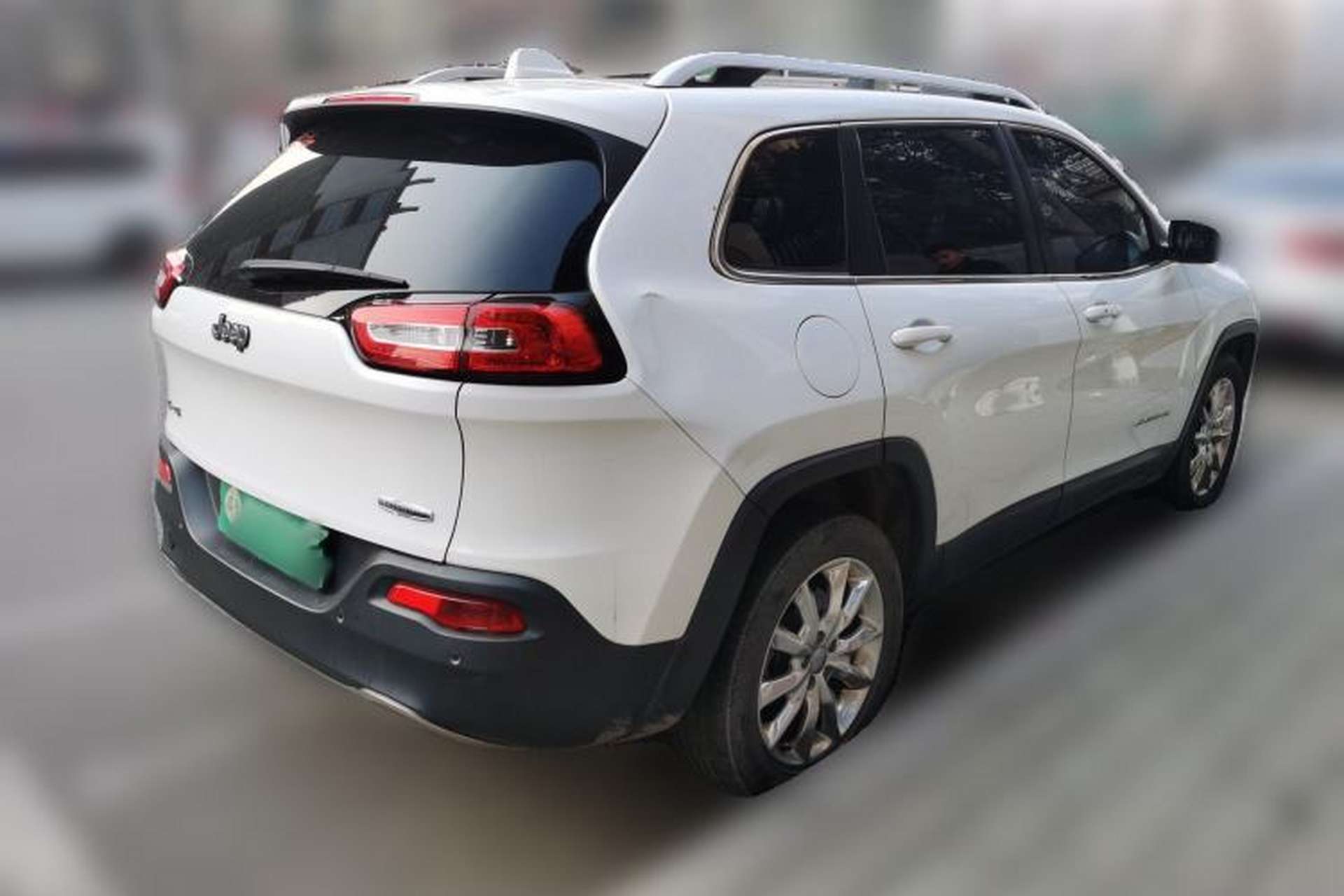 Used Jeep Cherokee 2014 2.4L Luxury Edition Rear Right 45 Deg