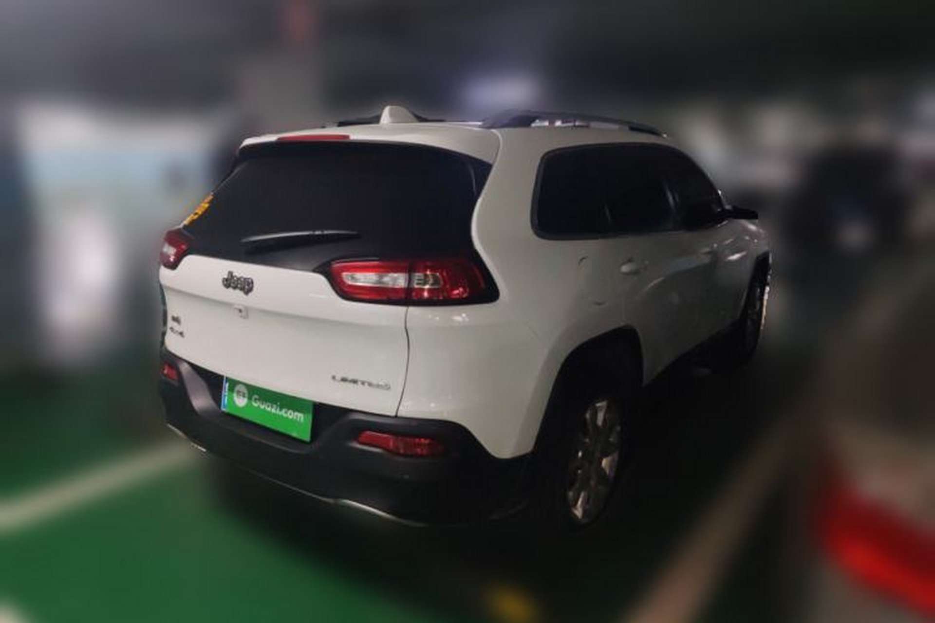 Used Jeep Cherokee 2014 2.4L Luxury Edition Rear Right 45 Deg