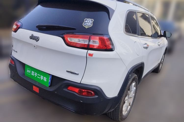 Used Jeep Cherokee 2014 2.4L Luxury Edition Rear Right 45 Deg