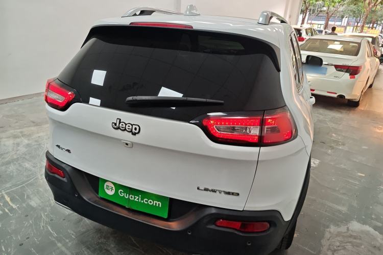 Used Jeep Cherokee 2014 2.4L Elite Edition Rear Right 45 Deg