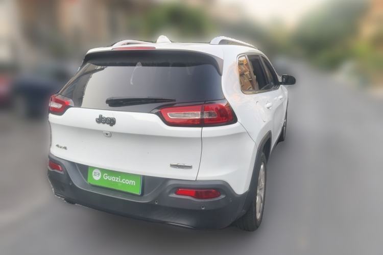 Used Jeep Cherokee 2014 2.4L Luxury Edition Rear Right 45 Deg