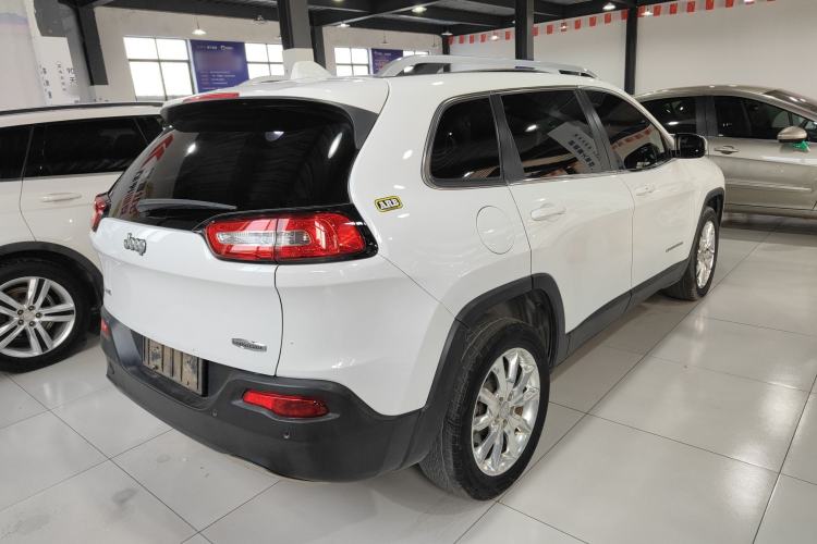 Used Jeep Cherokee 2014 2.4L Luxury Edition Rear Right 45 Deg