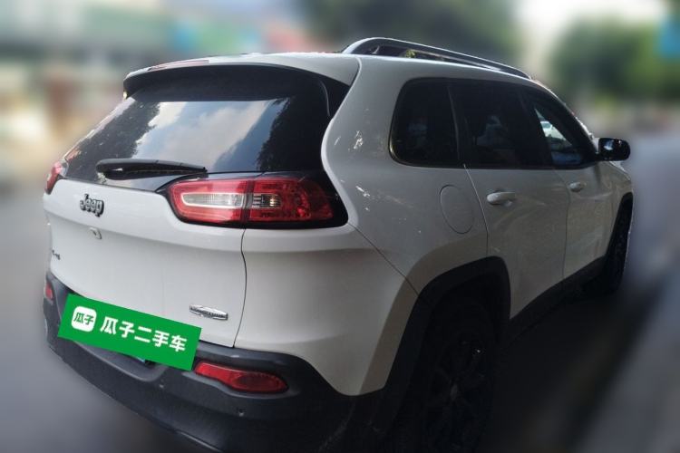Used Jeep Cherokee 2014 2.4L Luxury Edition Rear Right 45 Deg