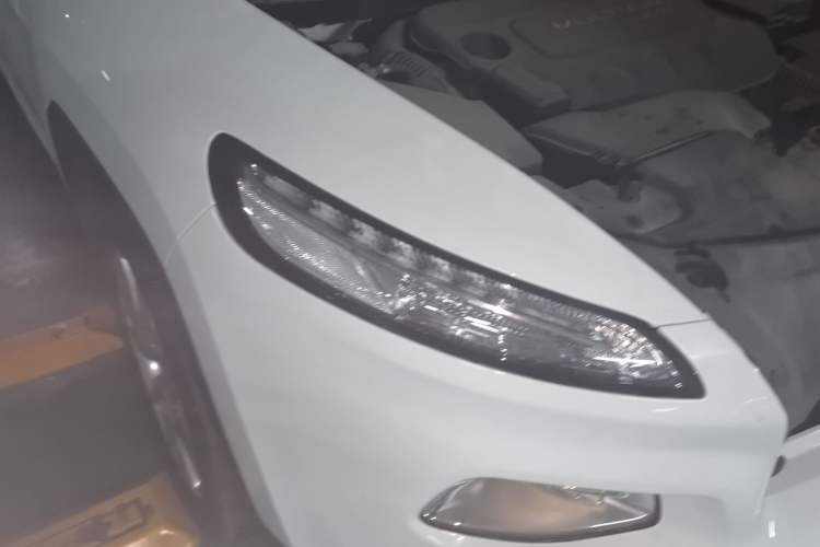 Used Jeep Cherokee 2014 2.4L Luxury Edition Right Front Headlight