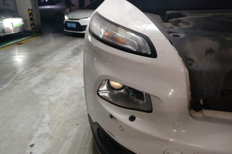 Used Jeep Cherokee 2014 2.4L Elite Edition Right Front Headlight