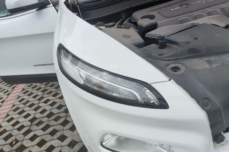 Used Jeep Cherokee 2014 2.4L Luxury Edition Right Front Headlight