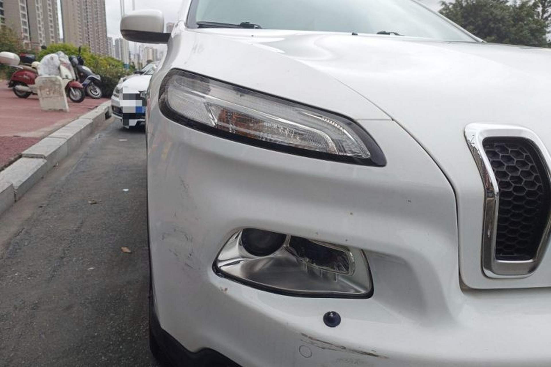 Used Jeep Cherokee 2014 2.4L Luxury Edition Right Front Headlight