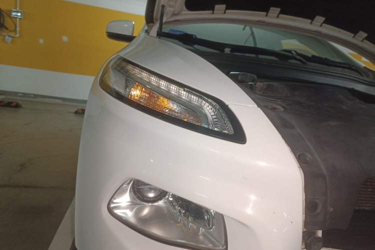Used Jeep Cherokee 2014 2.4L Elite Edition Right Front Headlight
