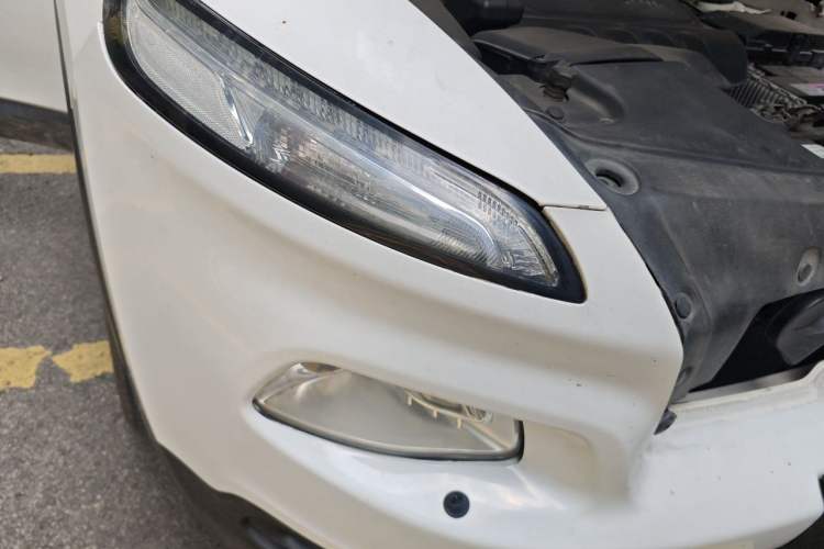 Used Jeep Cherokee 2014 2.4L Luxury Edition Right Front Headlight