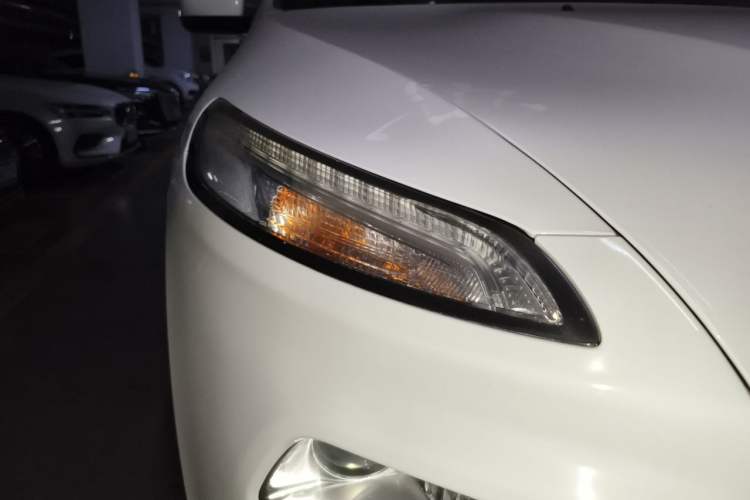Used Jeep Cherokee 2014 2.4L Urban Edition Right Front Headlight