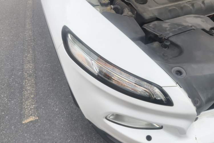 Used Jeep Cherokee 2014 2.4L Luxury Edition Right Front Headlight