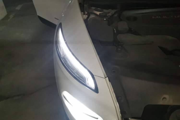 Used Jeep Cherokee 2014 2.4L Luxury Edition Right Front Headlight