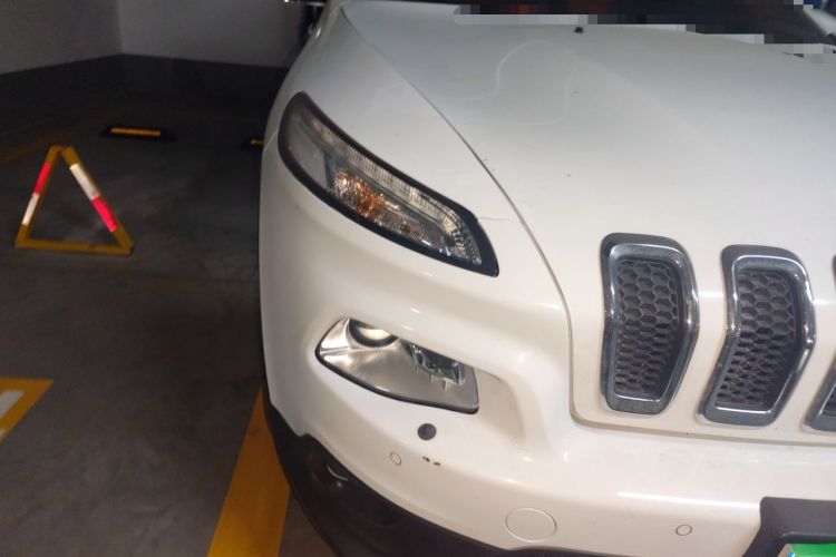 Used Jeep Cherokee 2014 2.4L Luxury Edition Right Front Headlight