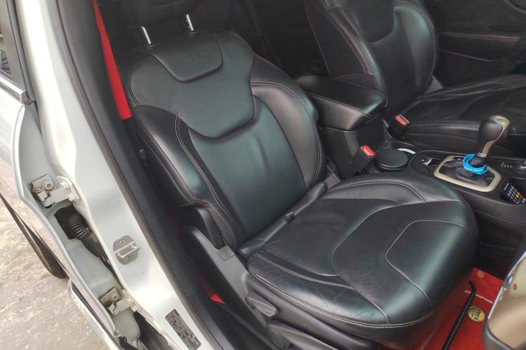 Used Jeep Cherokee 2014 2.4L Urban Edition Right Front Seat