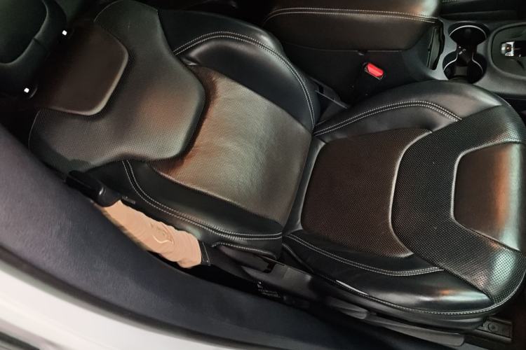 Used Jeep Cherokee 2014 2.4L Elite Edition Right Front Seat