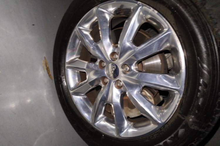Used Jeep Cherokee 2014 2.4L Luxury Edition Right Front Wheel Hub