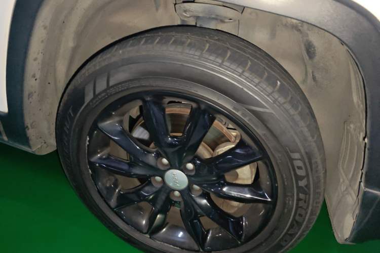 Used Jeep Cherokee 2014 2.4L Luxury Edition Right Front Wheel Hub