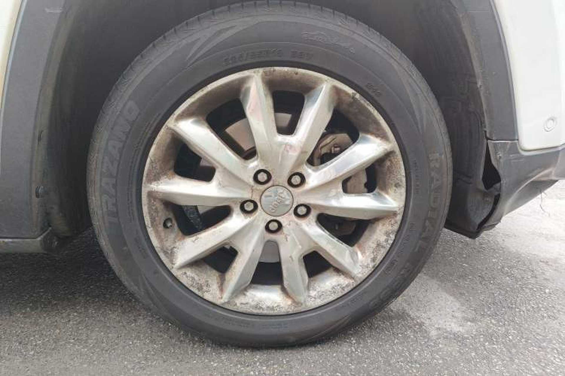 Used Jeep Cherokee 2014 2.4L Luxury Edition Right Front Wheel Hub