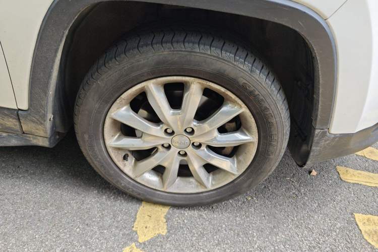 Used Jeep Cherokee 2014 2.4L Luxury Edition Right Front Wheel Hub