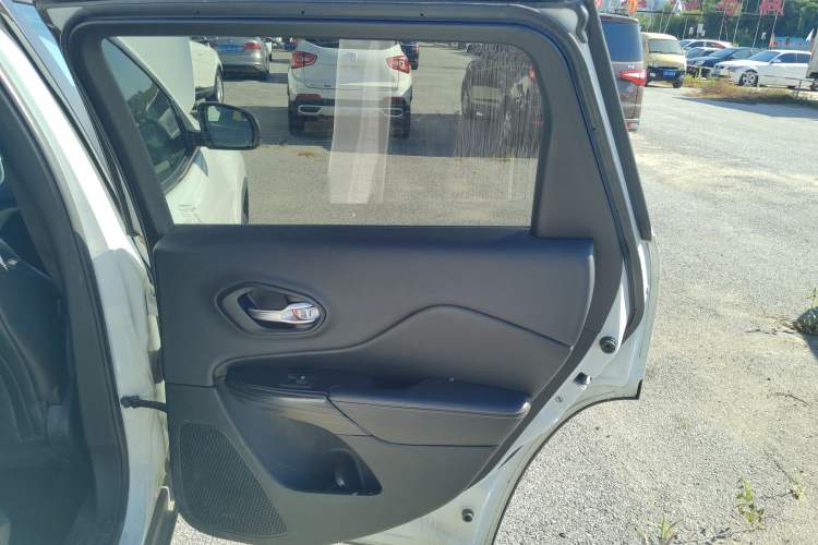 Used Jeep Cherokee 2014 2.4L Luxury Edition Right Rear Door Interior