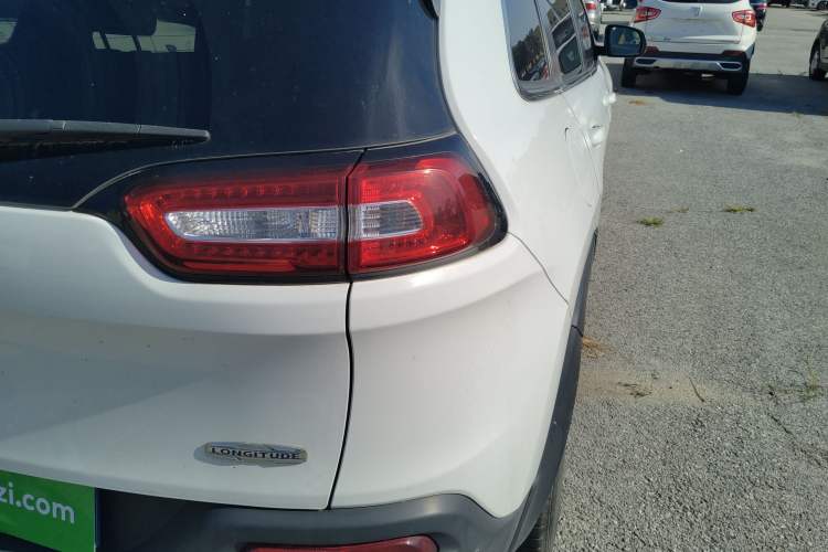 Used Jeep Cherokee 2014 2.4L Luxury Edition Right Rear Taillight