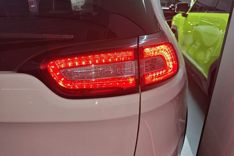 Used Jeep Cherokee 2014 2.4L Urban Edition Right Rear Taillight