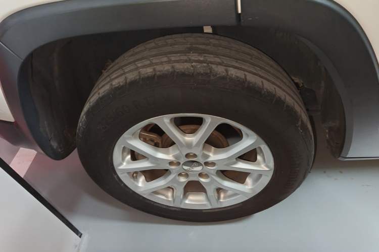 Used Jeep Cherokee 2014 2.4L Urban Edition Right Rear Wheel Hub